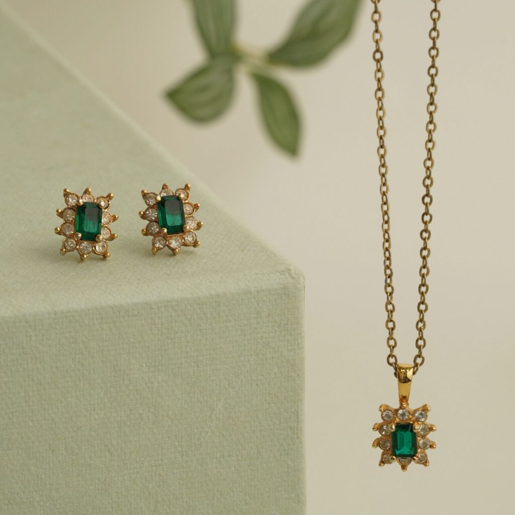 Green Emerald and white Diamond necklace earring set